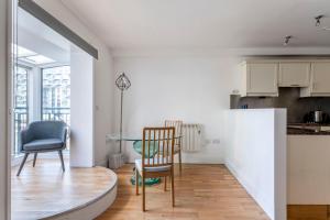 Blueground Canary Wharf nr offices food bars LON-487