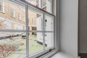 Blueground Holborn wd nr museum opera LON-633