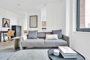 Blueground Bromley by Bow concierge nr shops LON-224