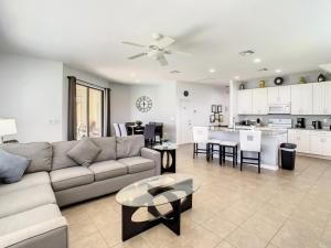 Family Oasis Near Disney - Pool & Resort Access