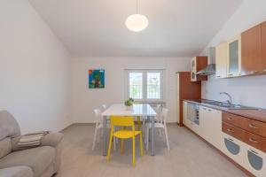 Haiku Rossa - YourPlace Abruzzo