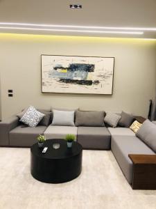 Luxurious Lake View Flat 2BR 115