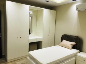 Luxurious Lake View Flat 2BR 115