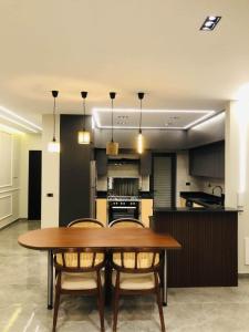 Luxurious Lake View Flat 2BR 115