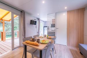Campings Camping Paradis Val de Coise : photos des chambres