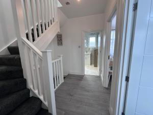 Beautiful House Sleeps 10 Guests, London, Near Eastbrook Film studios, Great Value for Families and Groups