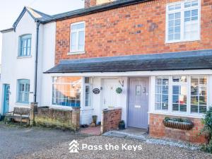Cosy cottage within walking distance to Hart Street, perfect for exploring Henley-on-Thames - Pass the Keys