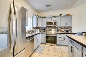 Myrtle Beach Condo with Large Balcony and Pool Access