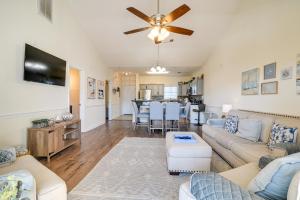 Myrtle Beach Condo with Large Balcony and Pool Access