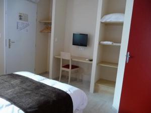 Hotels La Godiniere : Chambre Triple avec 1 Lit Simple et 1 Lit Double