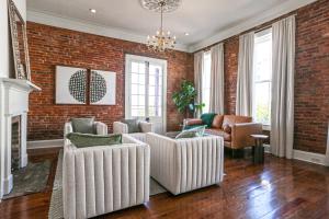 Paradise Loft, 3 Bedroom King Beds, Heart of Downtown, Full Kitchen & Wet Bar, Streaming TV