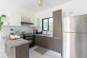 Santiago Oasis with Pool, Gym, & Free Parking