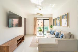 Santiago Oasis with Pool, Gym, & Free Parking