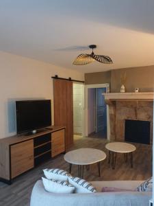 chez Émile côté face maison entière, 3 chambres, 2 salles de bains,jardin et terrasse