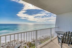 Beach House Condominiums C602 - Beachfront with Pool, WiFi, & Beach Service