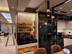 Luxury Renovated 3 bedroom Apt