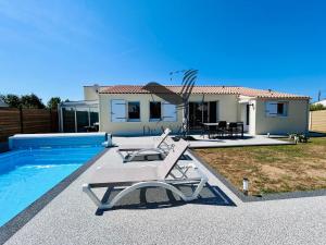 Maisons de vacances Gite des Claires - Avec piscine creusee privative, aux portes de l-Ile d-Oleron : photos des chambres