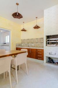 Condomínio 4Q, 600m da praia