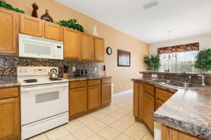 Highlands Haven: Pool, Spa, & Comfort