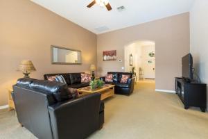 Highlands Haven: Pool, Spa, & Comfort