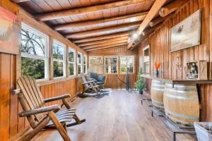 Bear Hollow 3 bedrooms 2 bath with a loft - Solomons