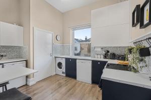 New beautiful 5 bedroom Apt in Kemp Town