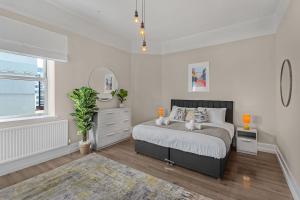 New beautiful 5 bedroom Apt in Kemp Town