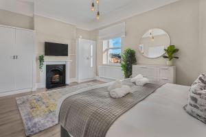 New beautiful 5 bedroom Apt in Kemp Town