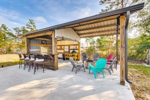 Outdoor Bar and Fire Pit Navarre Getaway!