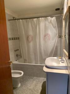 Casa de 8 ambientes con pileta y parrilla