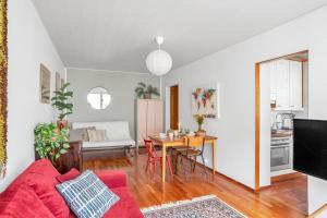 Sunny Views w Balcony, Netflix, 200m tram&bus, Design District