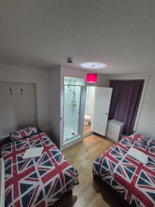 Standard Twin Room room in Saint James Backpackers