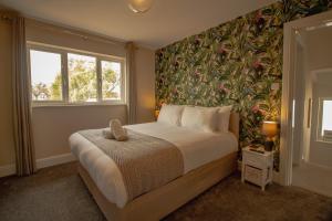 Luxury 5 Bed Home Near Royal Shrewsbury Hospital