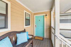 823 Harbour Point