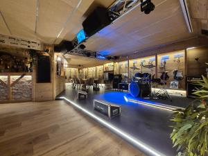 DEL VINO bar à vin & guitares Appartement Sauna Terrasse Garage