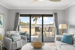 823 Harbour Point