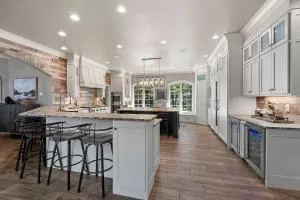 Muirwood Mansion by Simple Life Rentals - Shawano