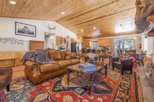 TimberWood Cabin- 3 Bdr - 2 Bth - Big Game room - Prime Location in Big Bear Lake - بيغ بير لاكي