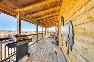 3 Mi to Dtwn Chadron Hideaway with Hot Tub and Views - Chadron