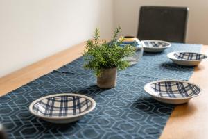 Beautiful 2-Bed, 2 Bathrooms Flat with AC in Zone 1, - Just Minutes Walk to High Street Kensington, Earls Court, Hyde Park