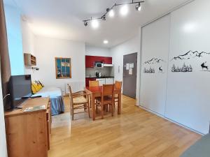 Appartements Frimousse, Studio, wifi, centre Luchon, casier a skis, ascenseur, 4 personnes : photos des chambres