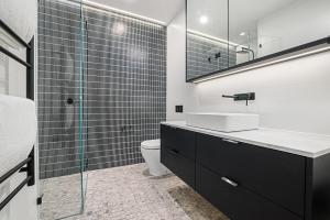 Executive 1 bed opposite Long Reef Golf Course