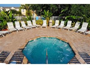Kristas Tropical Escape: Resort Stay Near Disney