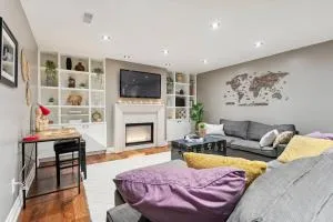 Cozy & Stylish 2br W Hot Tub & Fireplaces - Brampton