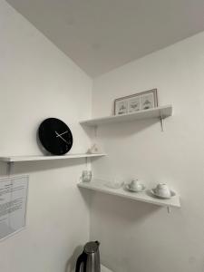 Room 1 km from center