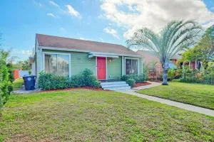 Sleeps 12 - House Guest Apt - Plenty of parking - Cloud Lake