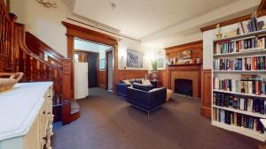 Walk to Fenway, Longwood Medical, Large Pvt Room