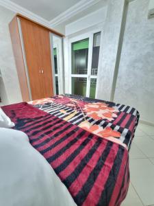 Relaxing Stay Close to Everyting