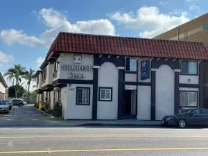 Sunrise Inn - 朗代尔