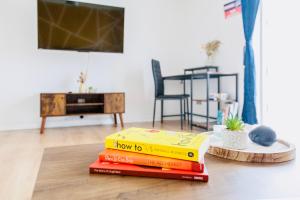 Comfy 3 Bed House by Manchester Airport, Perfect for Groups & Families